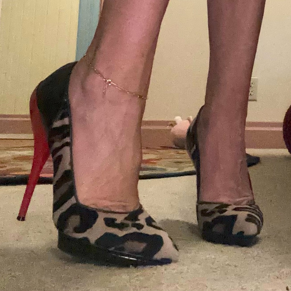 Beautiful Versace animal print pumps